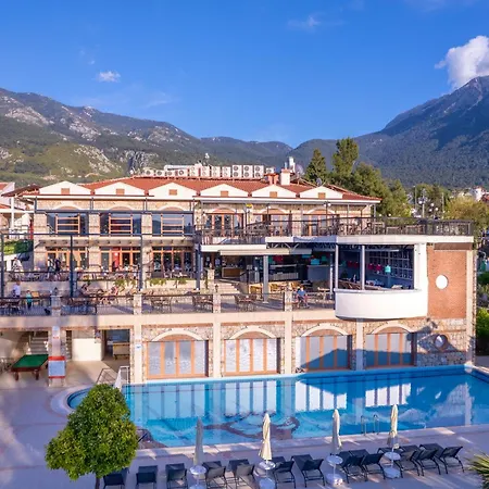 ホテル Orka World & Aquapark オルデニズ